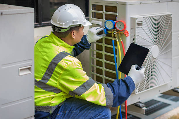 Professional Hvac technician working in Linden, AL